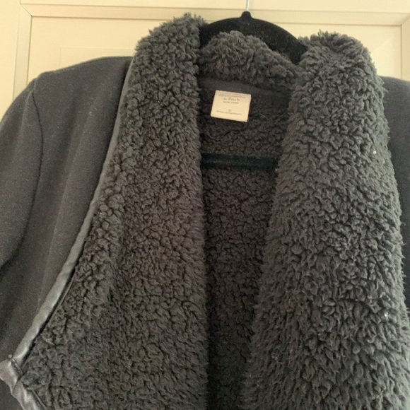 Abercrombie and Fitch cardigan - Picture 2 of 8